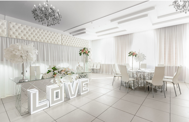 Silver Hall: президиум и оформление LOVE