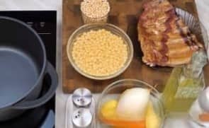Приготовление горохового супа с копчёными свиными рёбрышками: шаг 1