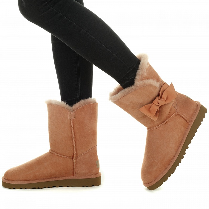 Ugg москва. Оригинальные угги. UGG Australia. UGG В Москве. UGG магазины в Москве.