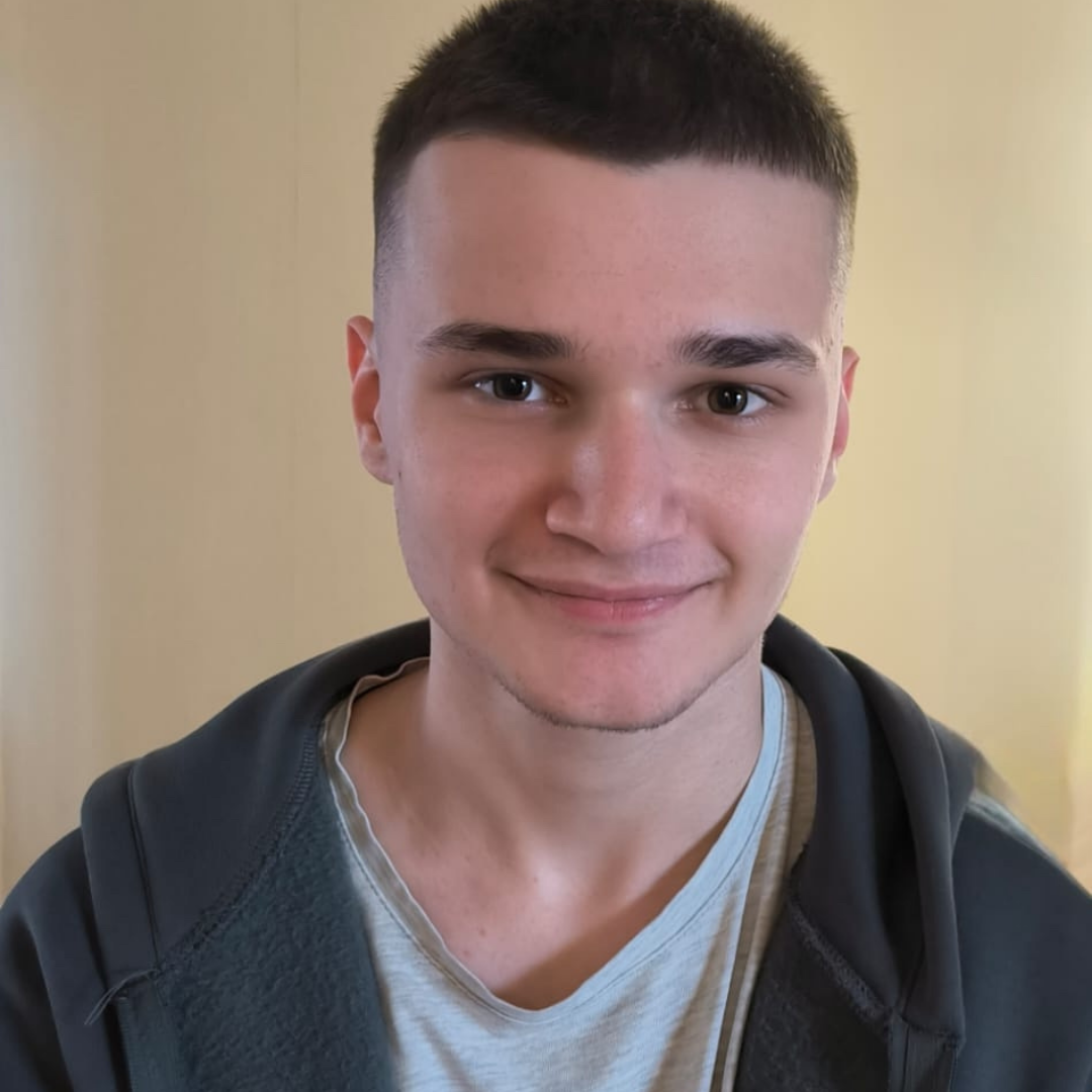 Гришин Василий — ученик репетитора по подготовке к ЕГЭ в Раменском, поступил в РГГУ на документоведение и архивоведение