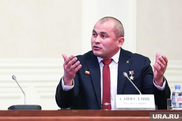 С семьей и сослуживцами