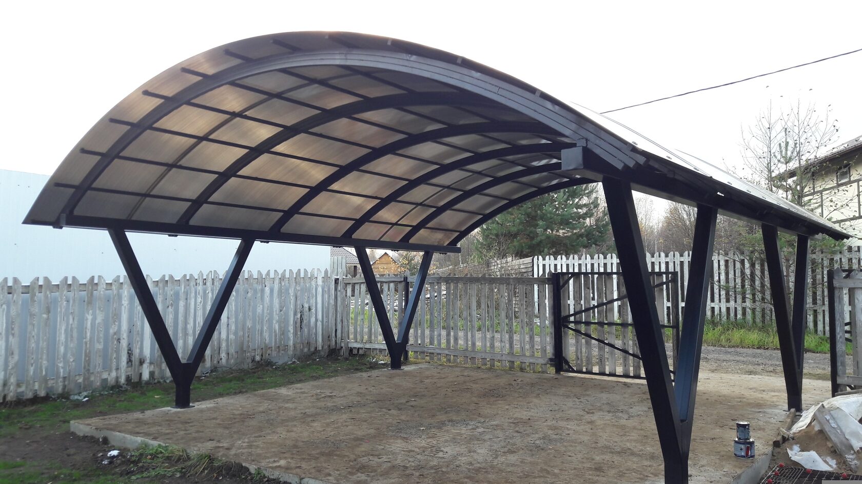 Навес двухскатный 6000 на 5300. 7 фото. Навес 5 7. Навес 5 7. Навес 10х10 метров односкатный.
