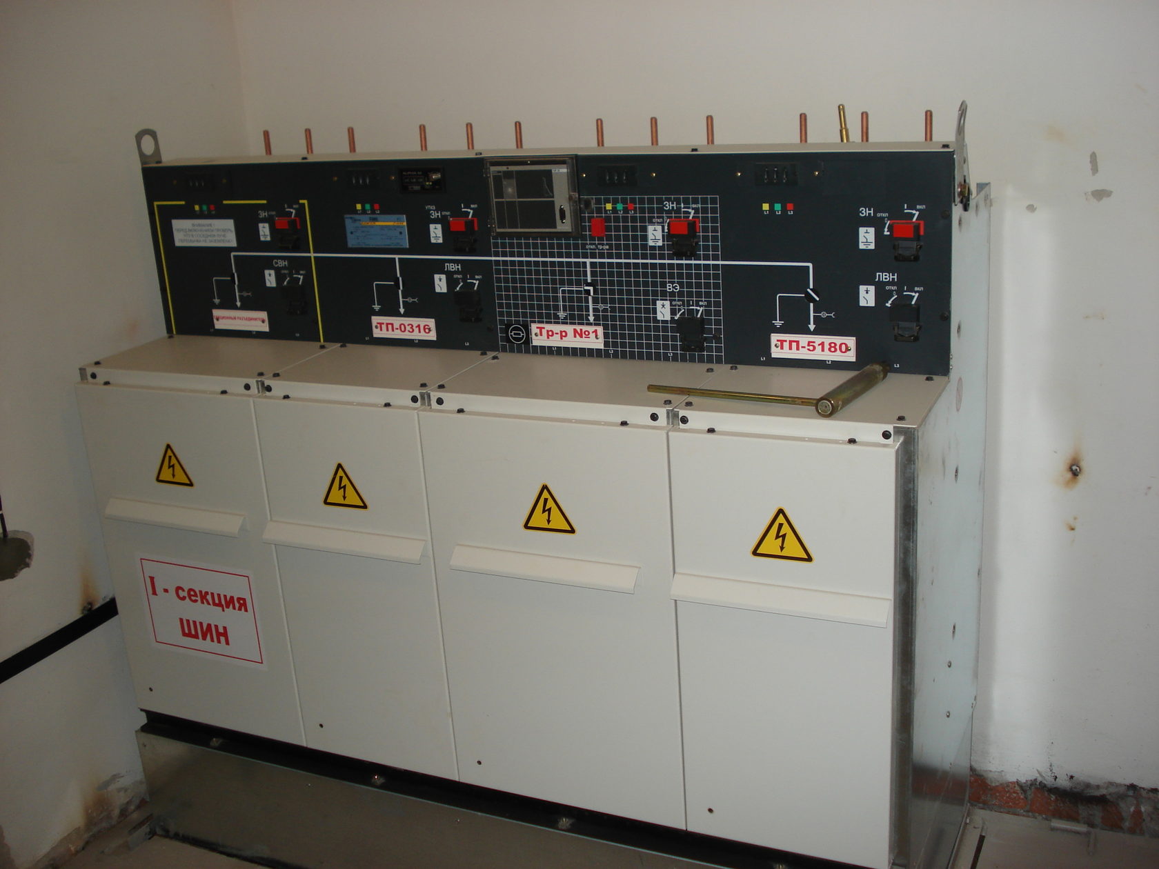 Rm6 schneider electric. Комплектное распредустройство rm6. Шнайдер RM-6. Ячейка rm6 ABB. Моноблок rm6 Schneider.