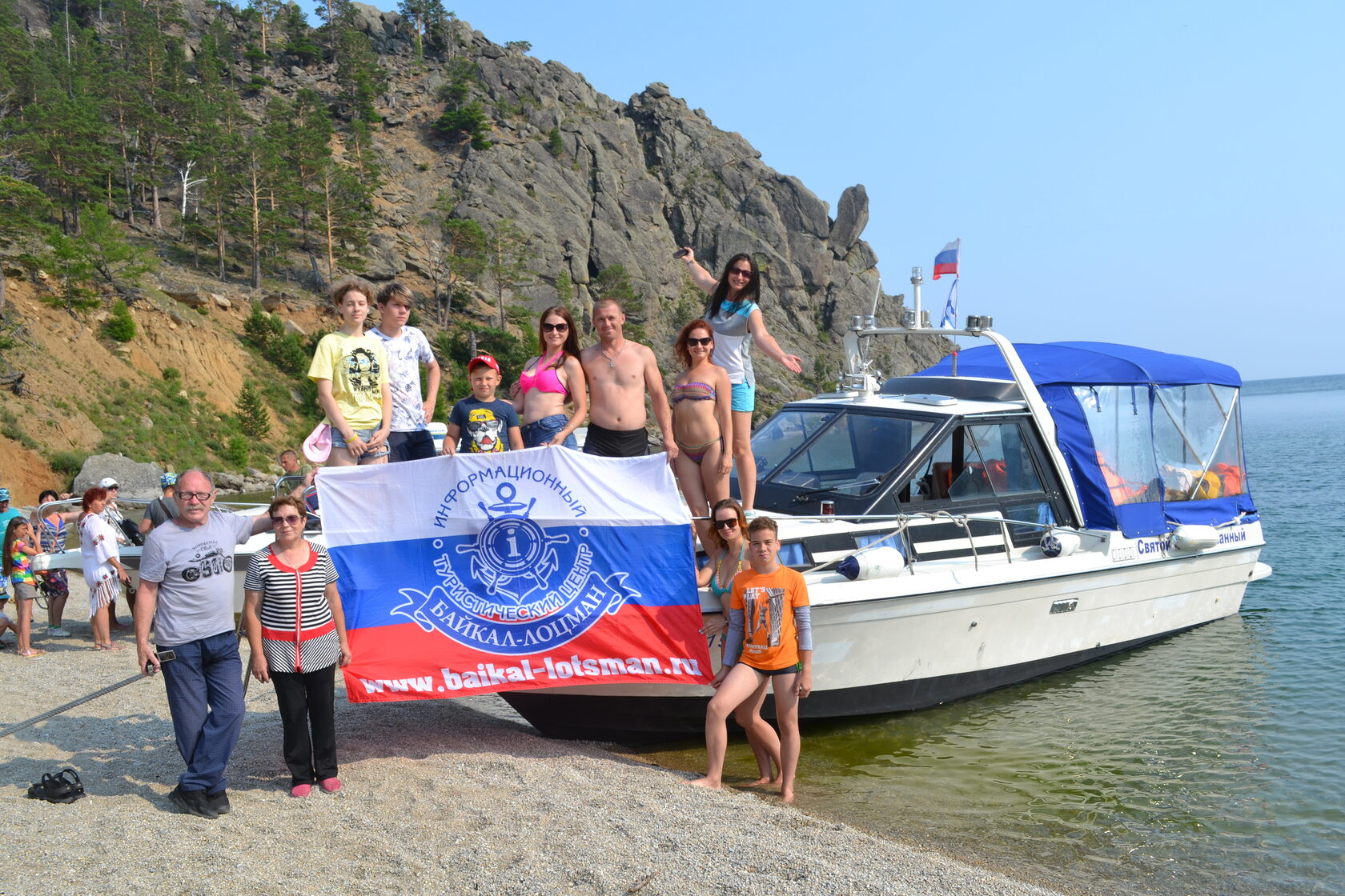 Экскурсия по Байкалу на катере в бухту Песчаную