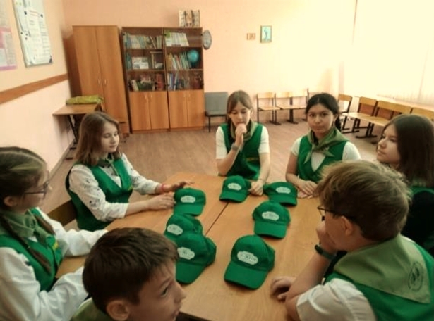 Члены школьного лесничества «Лесогор»