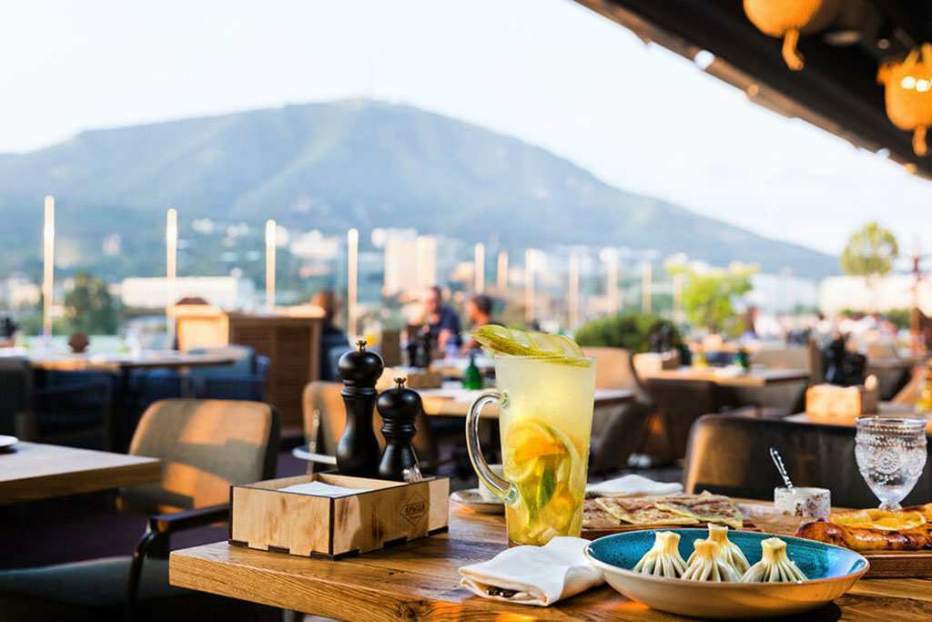 пятигорск веранда. ресторан большой балкон пятигорск. пятигорск кирова 65 ресторан. пятигорск на крыше ресторан в пятигорске. ресторан крыша пятигорск.