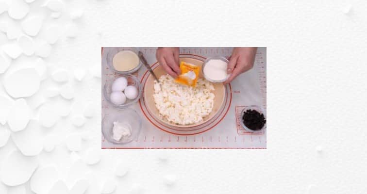 Приготовление сырников из творога с манкой в духовке: шаг 3