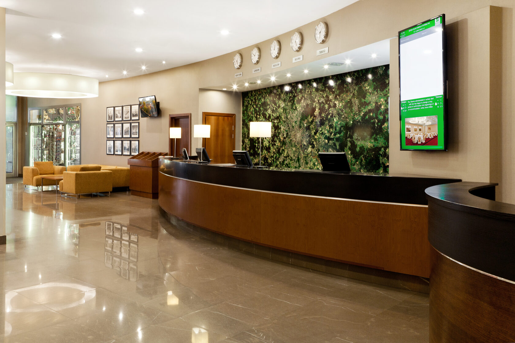 Moscow holiday hotel москва. Отель Holiday Inn Москва. Гостиница Холидей ИНН Москва. Гостиница Holiday Inn Москва Лесная. Холидей ИНН Лесная 15.