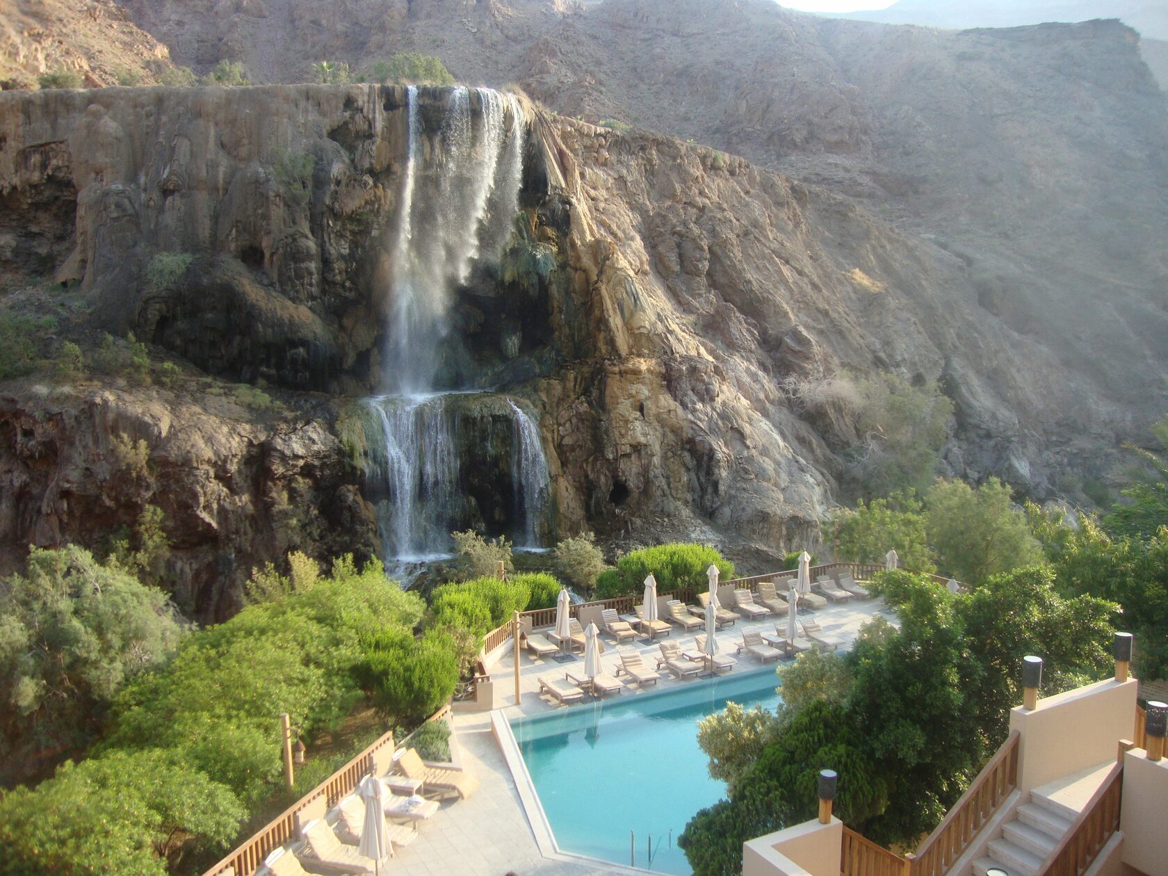 водопады в отелях