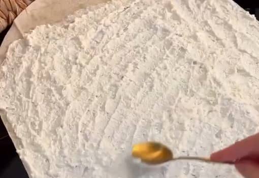 Приготовление вишнёвого штруделя из лаваша с творогом в духовке: шаг 2