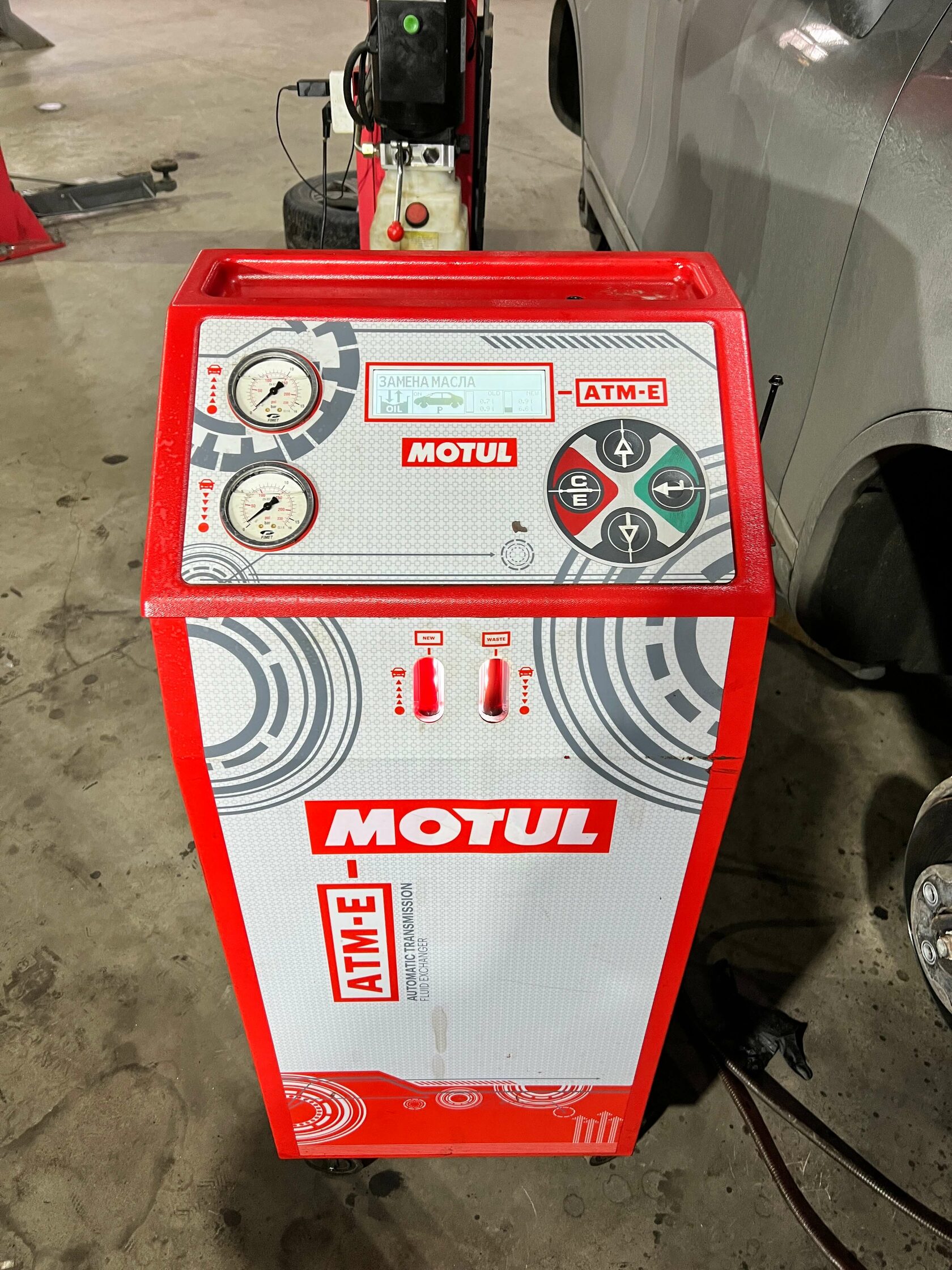 Процесс замещения масла Motul Evo