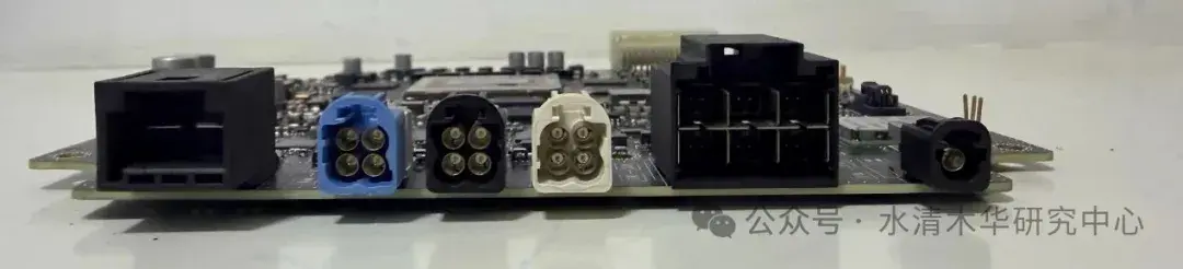 Схема расположения ключевых интерфейсов ввода и вывода видеоданных на плате AD Max.