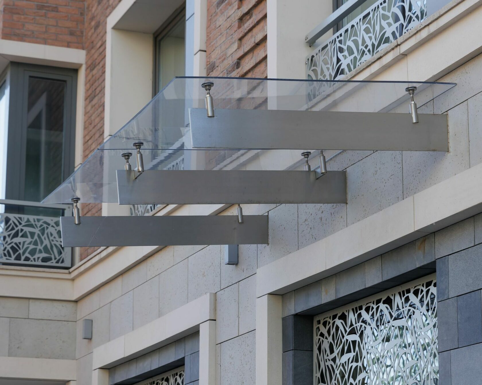 Навес со стеклянной крышей фото