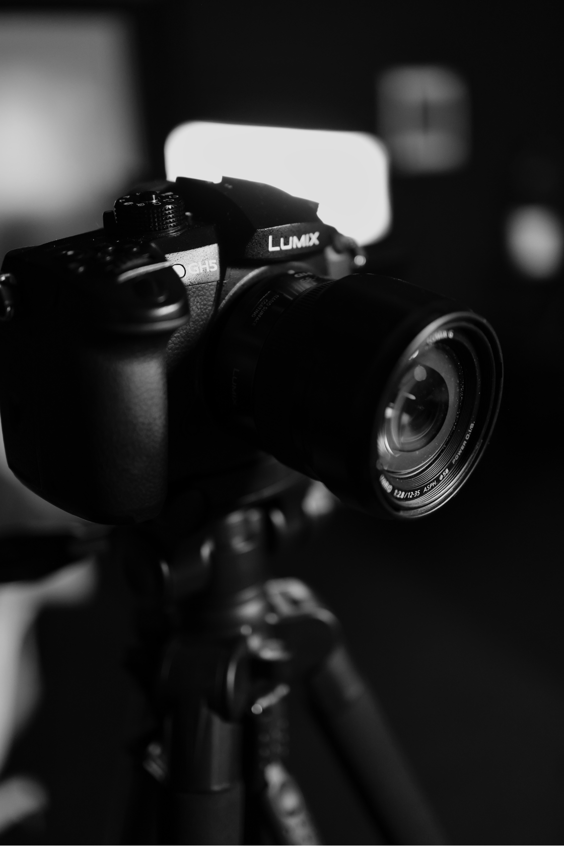 Профессиональные камеры Panasonic Lumix в студии записи Podcast Moscow 