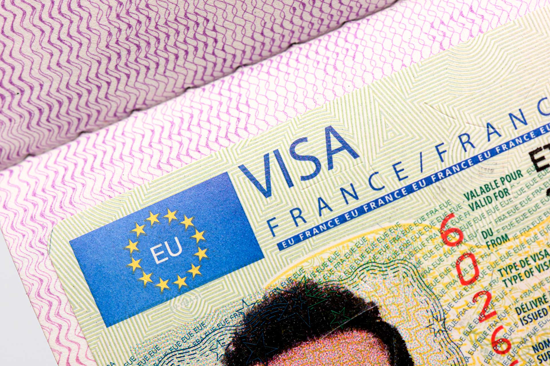 Документы, подтверждающие статус налогового и профессионального резидента Франции.