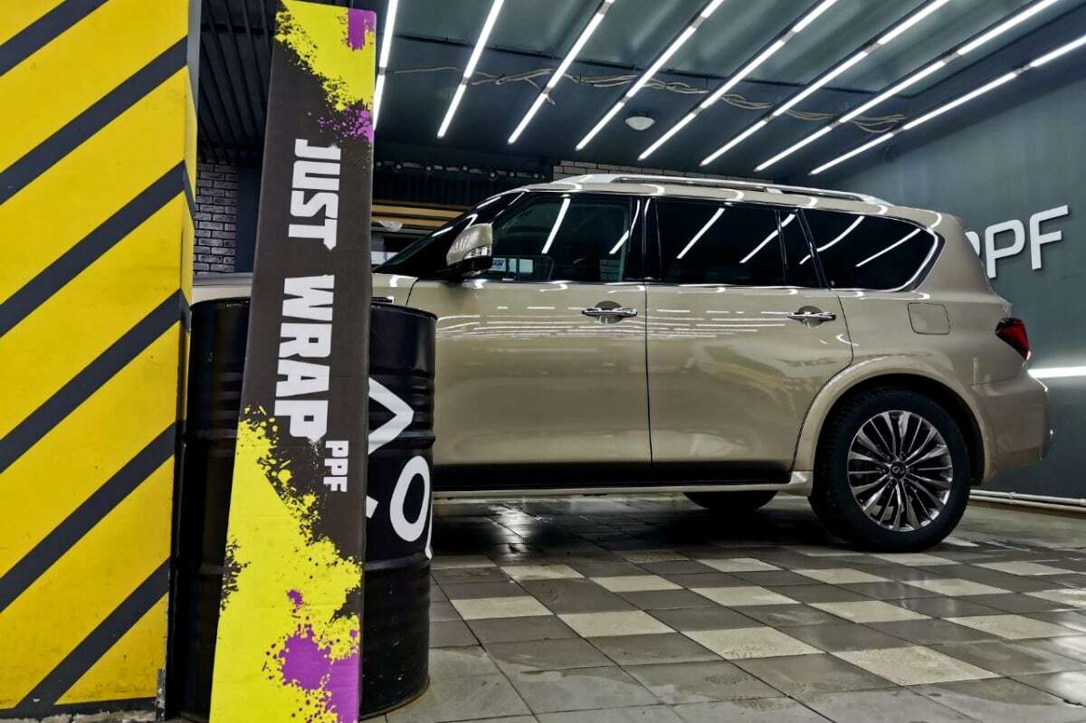 Оклейка защитной пленкой Justwrap™ внедорожника TANK500