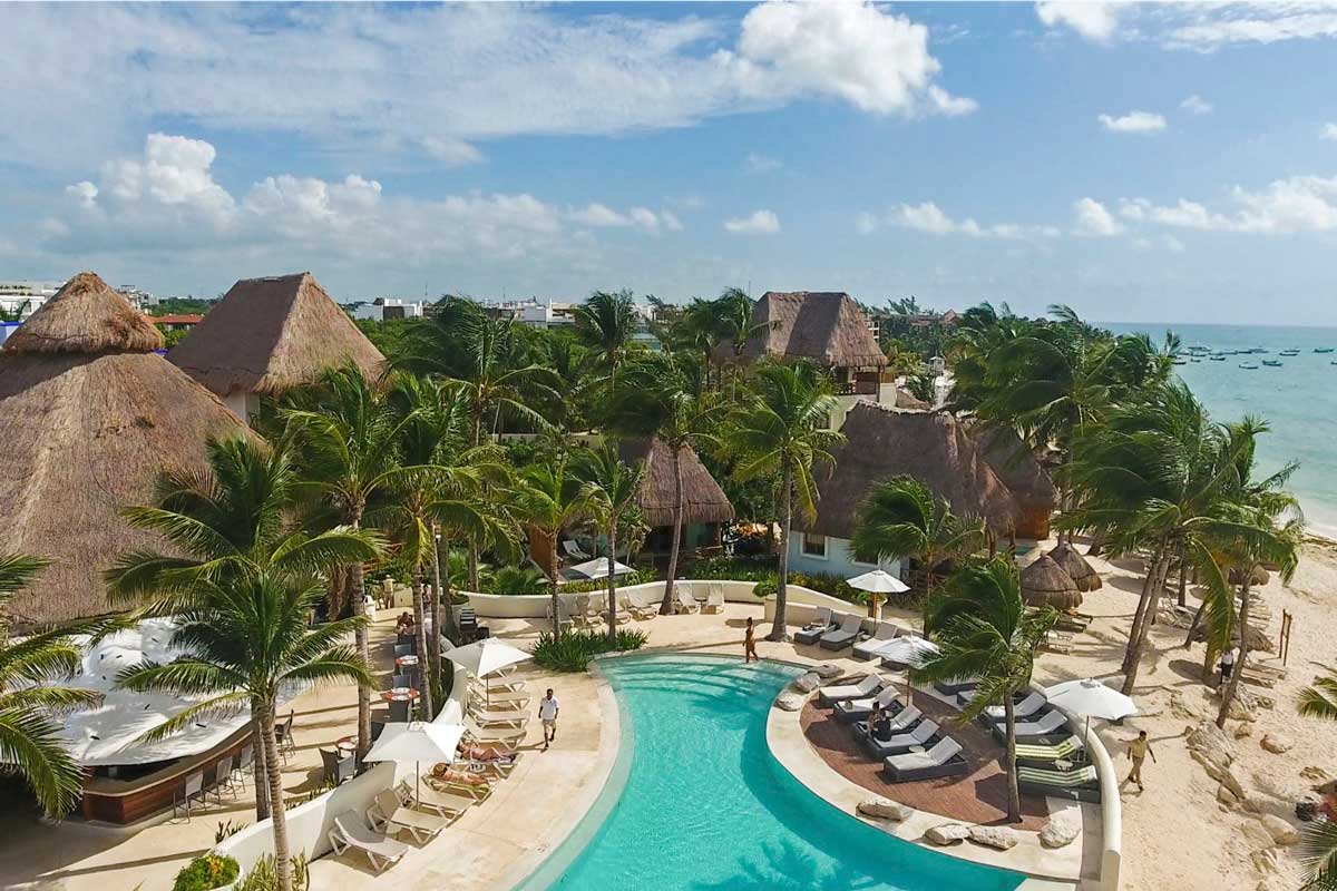 На фото: отель Mahekal Beach Resort в Мексике на Плайя-дель-Кармен