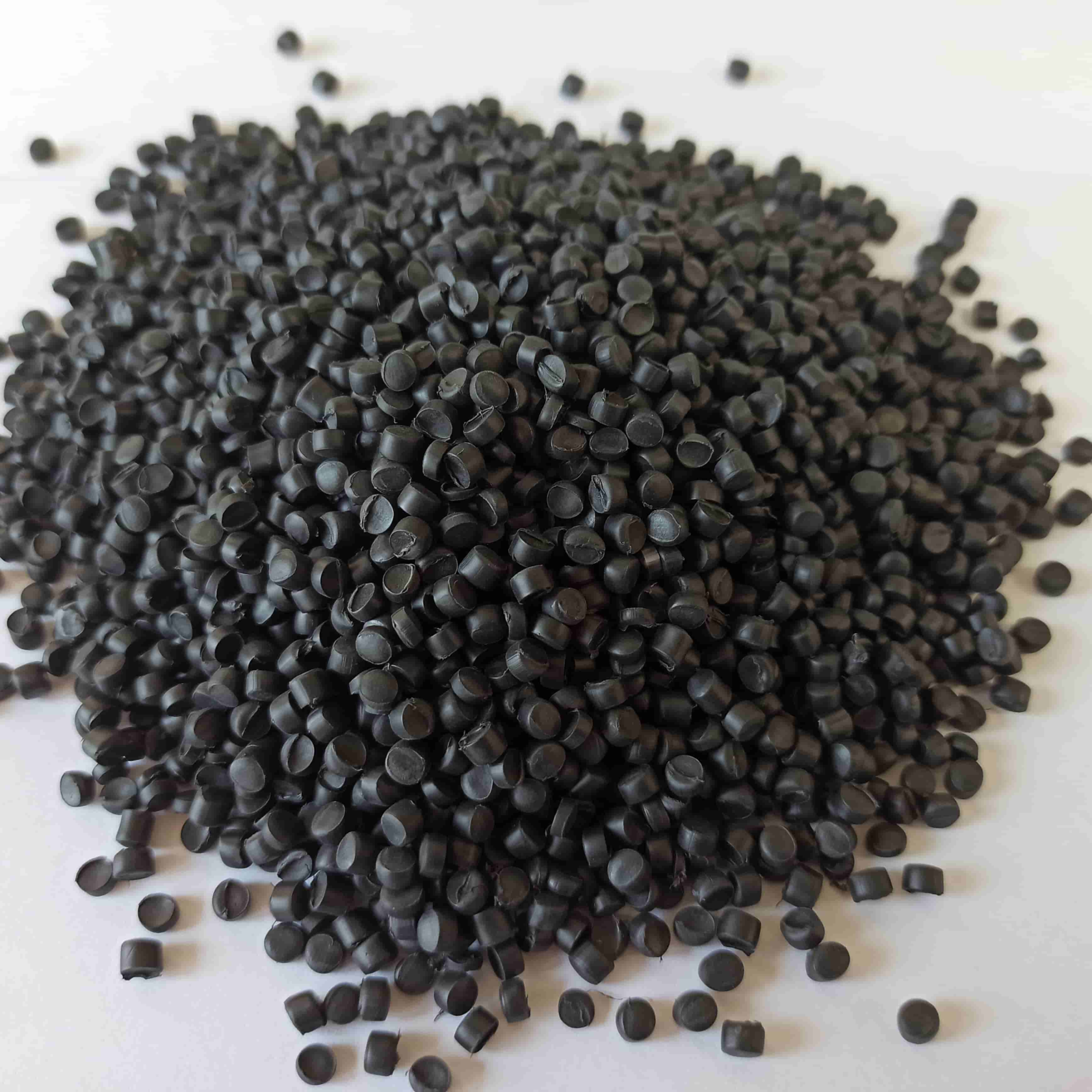 Горка пластиката для силовых кабелей типа NYM чёрного цвета