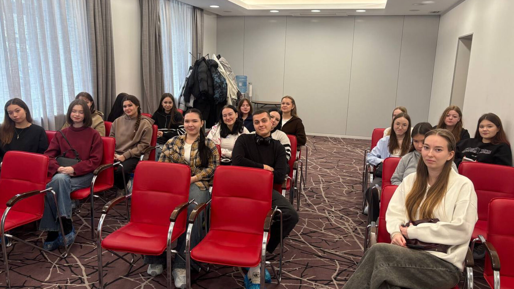 Студенты третьего курса Академии туризма посетили Грин Парк Отель 3*