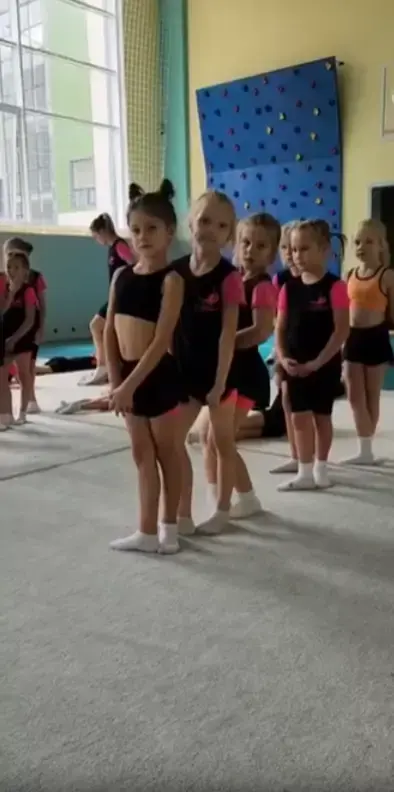 Видео: Закулисье перед выходом — школа Звездная Грация
