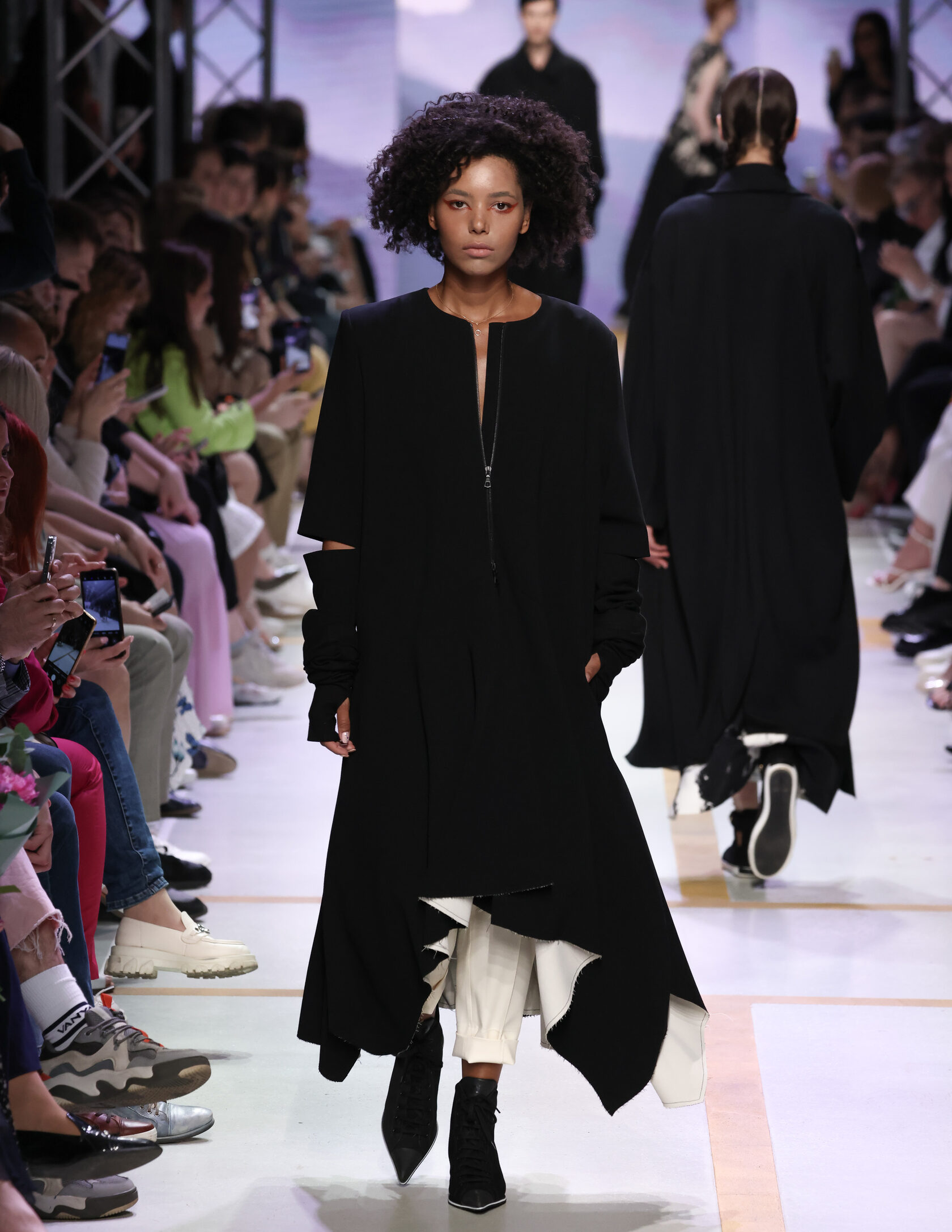 дизайнер виртуальной одежды. ирис ван херпен платье 3д. мода и искусство. московский показ моды. мода 03.