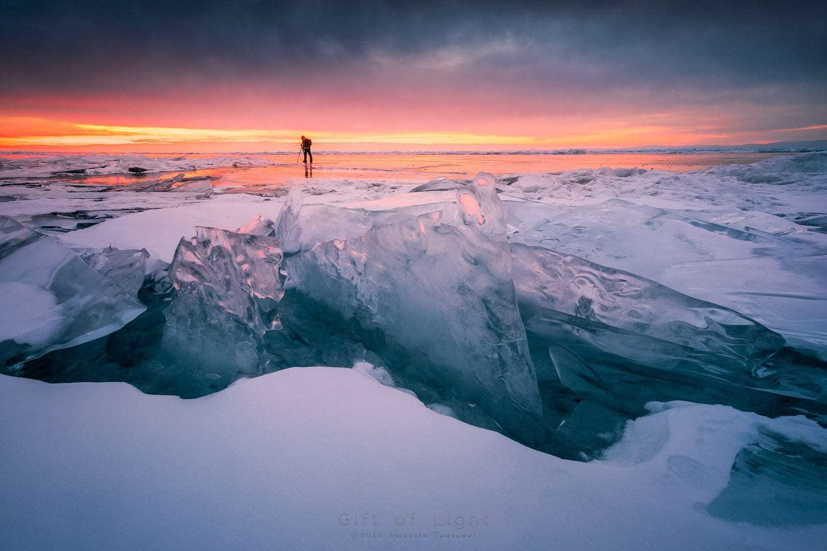 Байкал зимой лед
