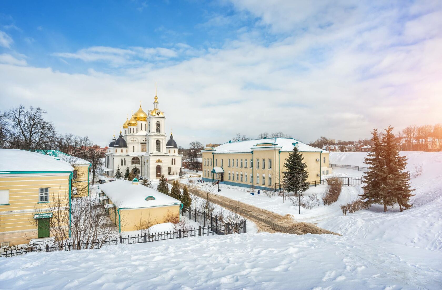 Успенский собор Дмитровского Кремля