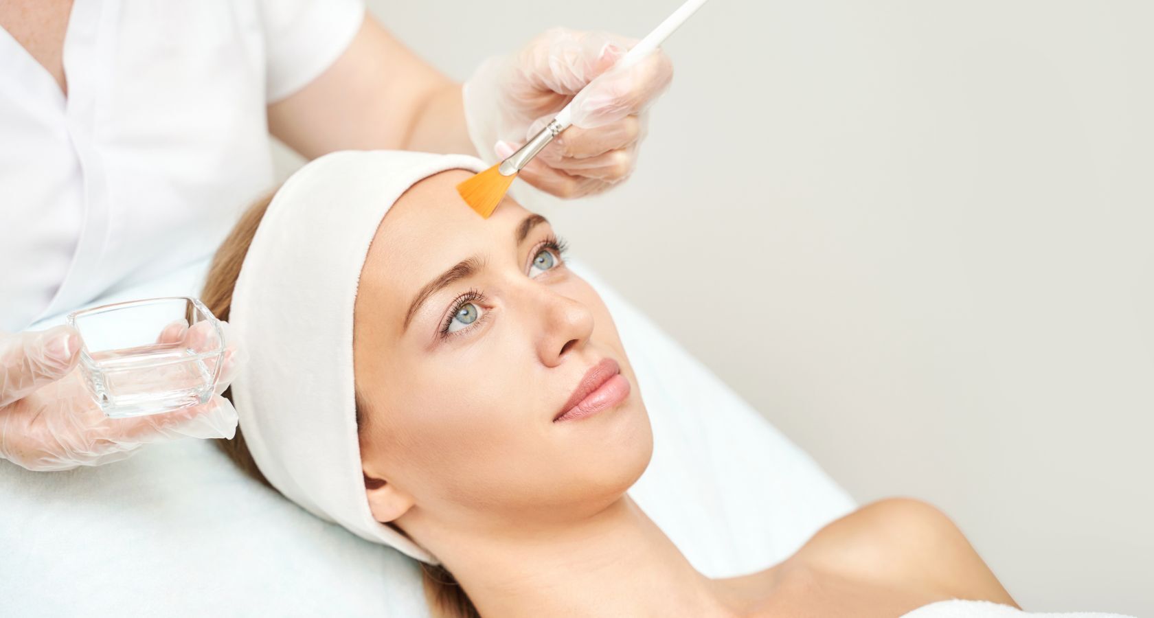 Завръщане към естествената красота - защо все повече хора избират щадящи терапии