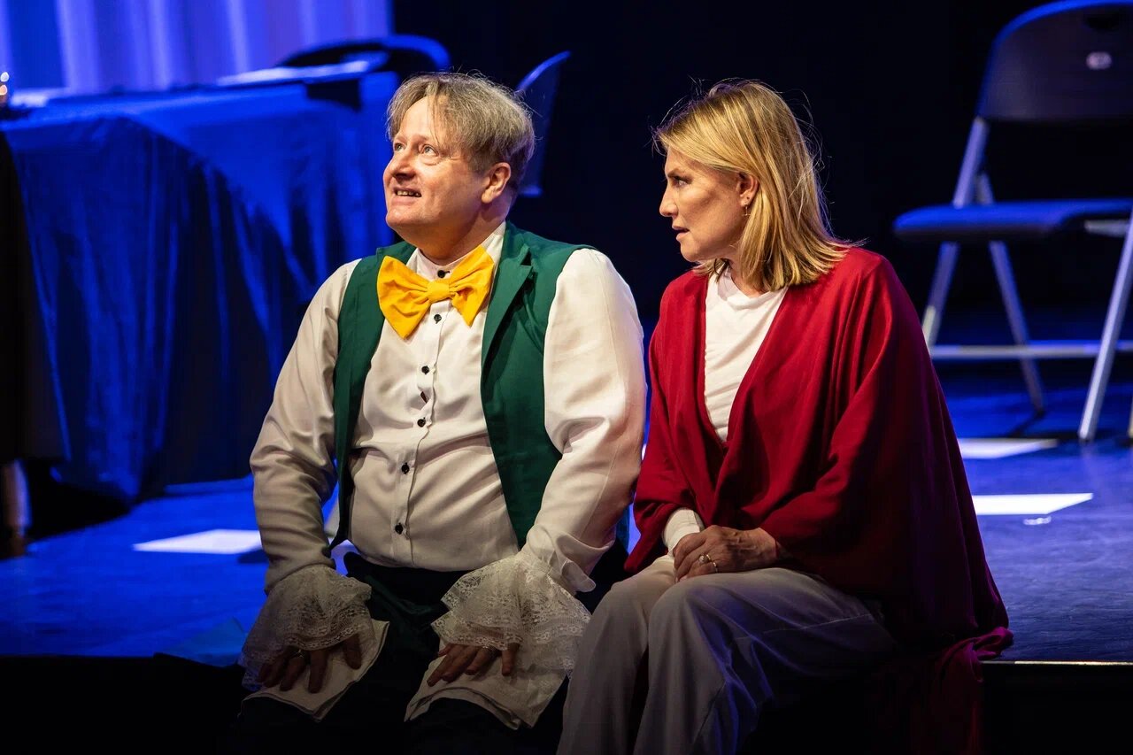 Театр одного актера. Спектакль холостяк. Спектакль холостяк. Опасный холостяк спектакль. Театр комедии.