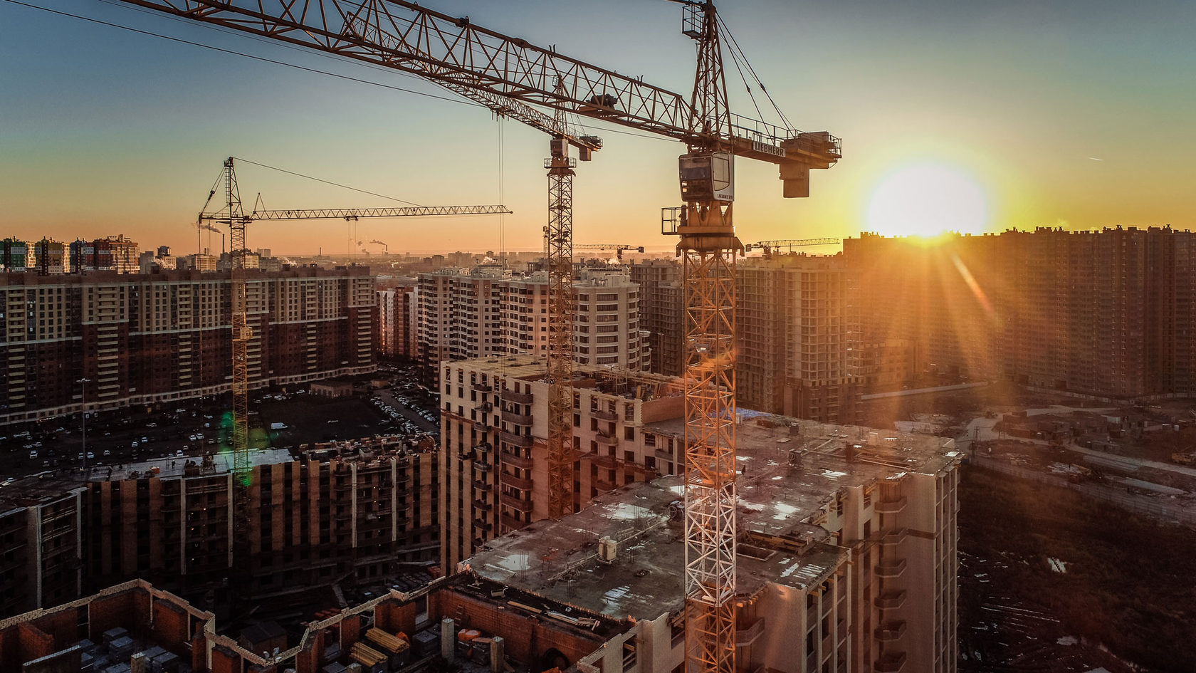 строительство дома в москве