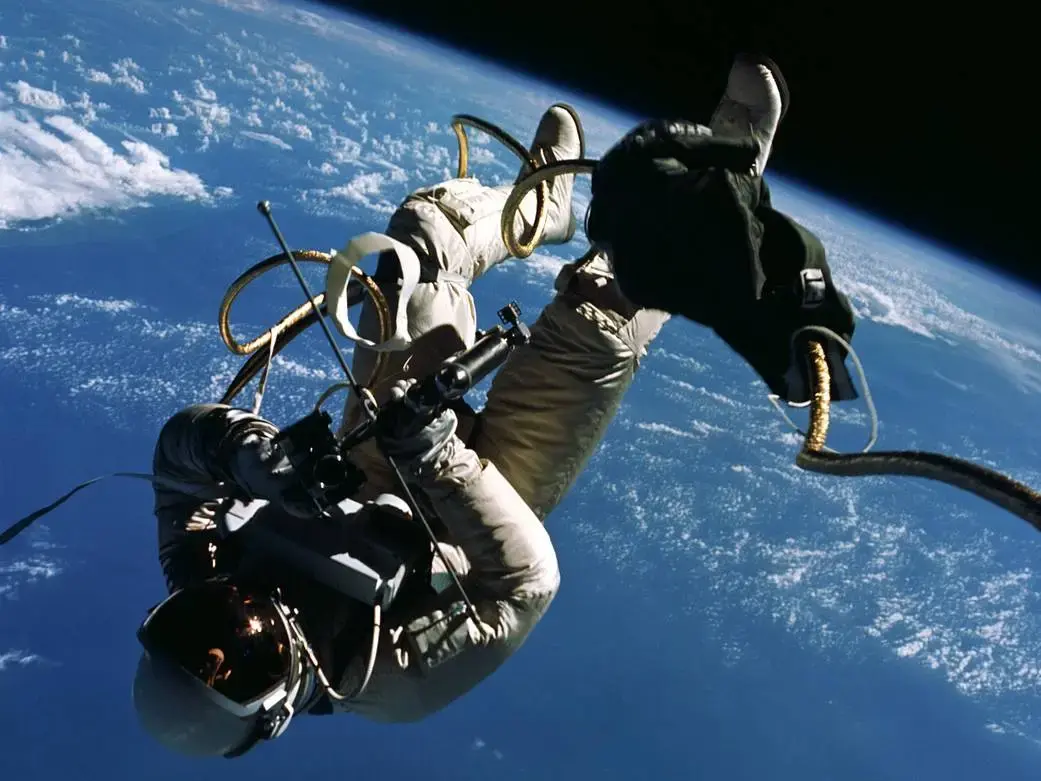 Эд Уайт, Gemini 4, первый американский выход в открытый космос 3 июня 1965 года.