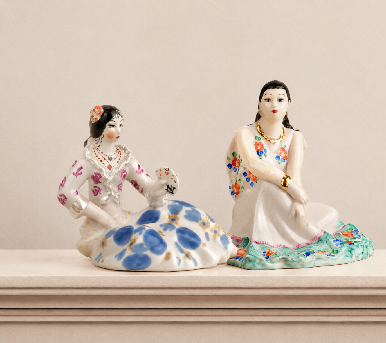 коллекция фарфоровых статуэток цыганки