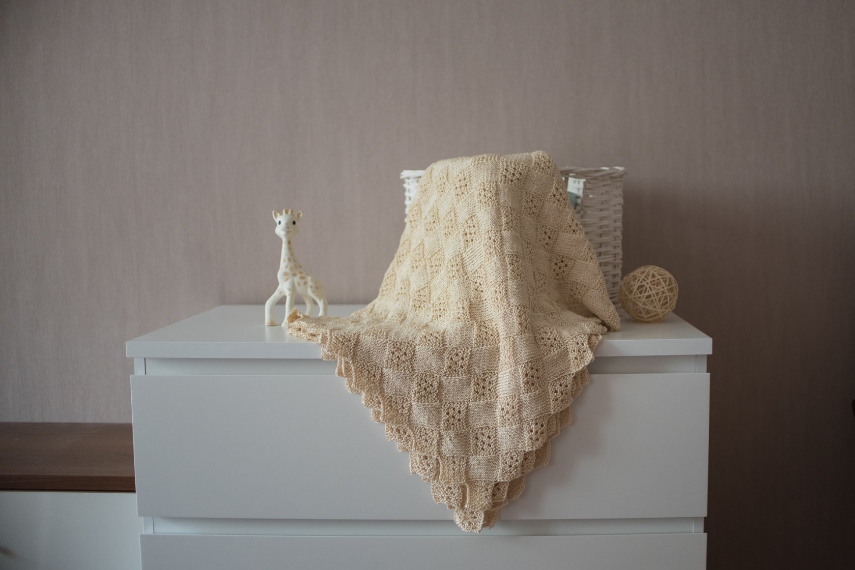 Покрывало ручной вязки. Вязаный плед ручной работы. Вязаное одеяло. Плед вязаный. Вязаный плед косичка.