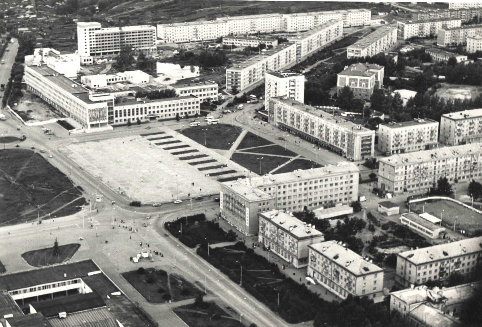 г. Каменск-Уральский. Синарский район. Площадь имени Ленинского комсомола. 1979 г.