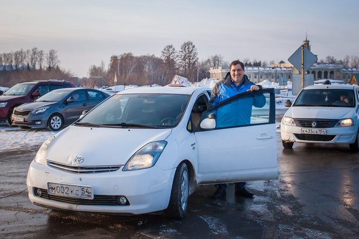 Автошкола новосибирск. СИБАК автошкола Новосибирск. Тойота Приус экологический автопробег. Автошкола Ягуар Новосибирск.