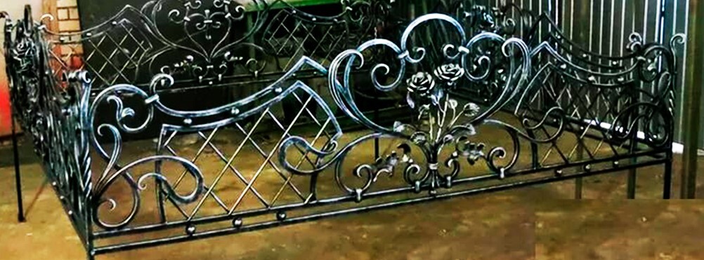 Кованая оградка на могилу