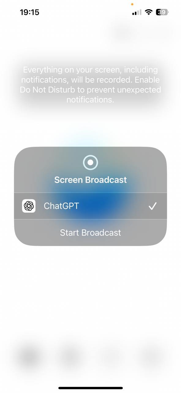 Нашёл интересную фишку в мобильном приложении ChatGPT (на iOS и Android), о которой почему-то почти никто не говорит.