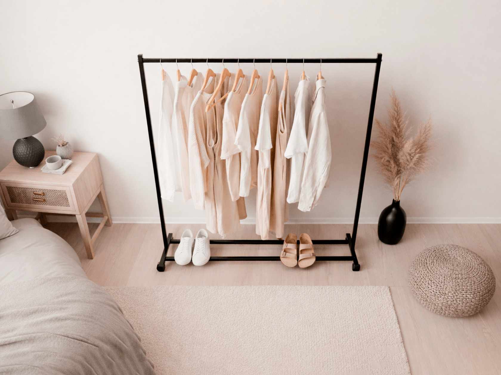 Партии металлических вешалок для магазинов одежды и шоурумов