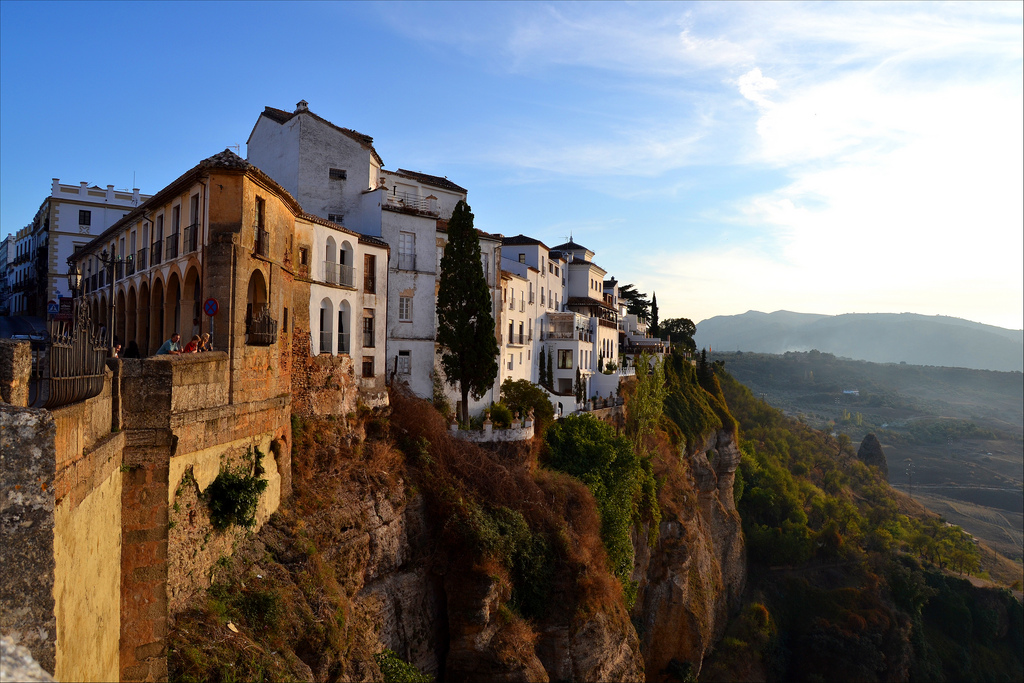 Malaga. Малага Испания. Комарес, Малага, Испания климат. Малага природа. Леонид Испания Малага.