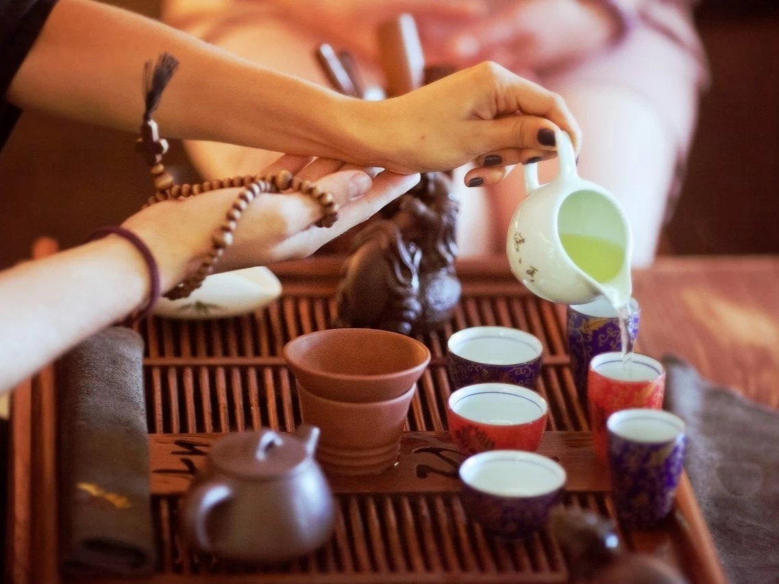 фото нанесения макияжа на лицо девушки 