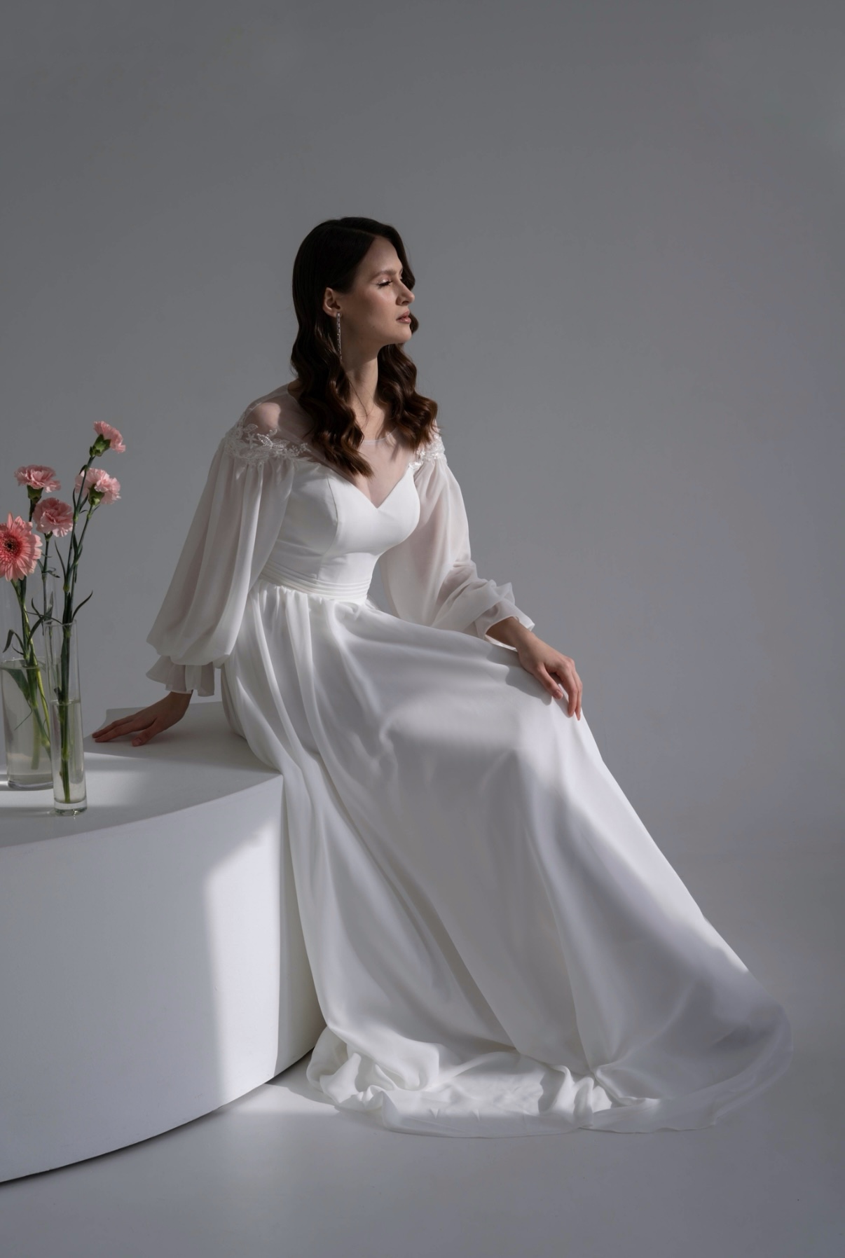 Свадебное платье с полупрозрачными рукавами