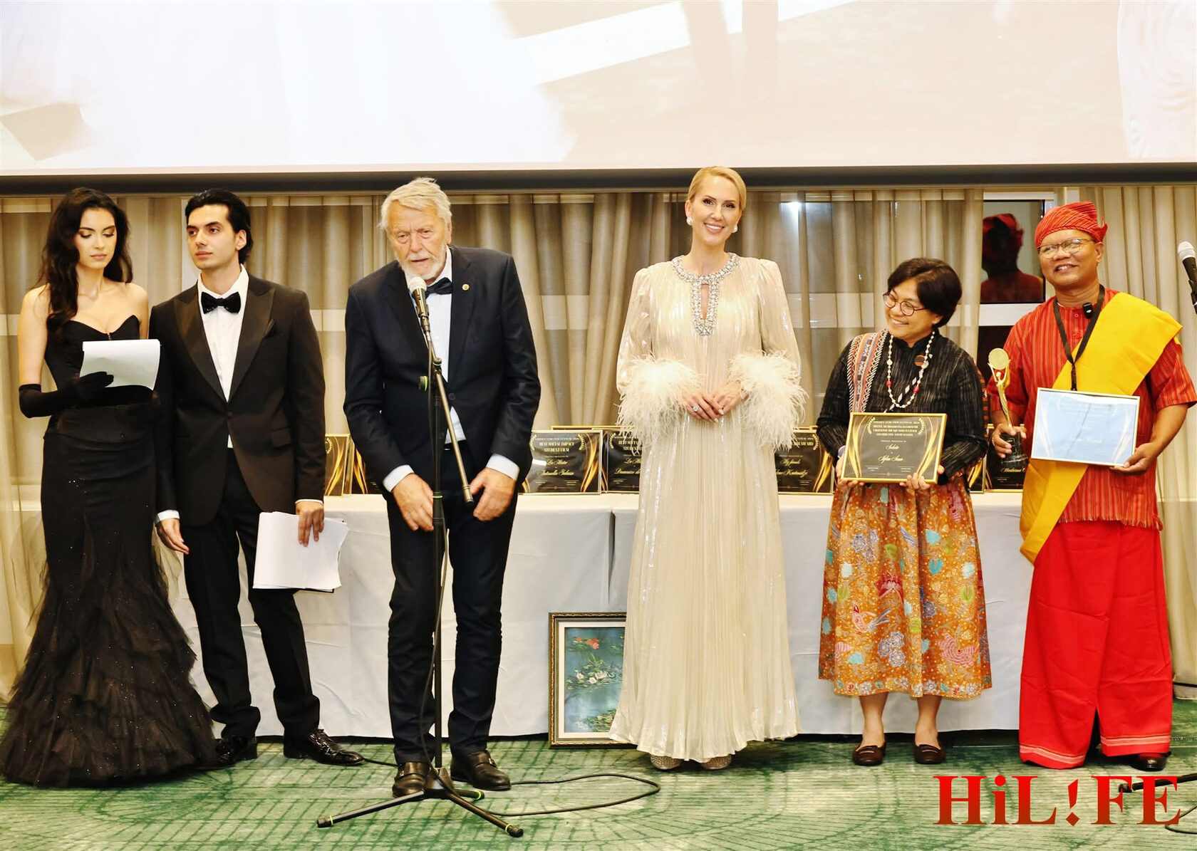 Награден гост произнася рече на Golden Femi Film Festival 2026 