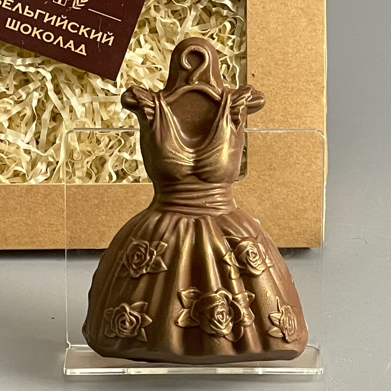 Шоколад ставрополь купить. Фигурка платье статуэтка с украшениями. Реноме век шоколад 1906.