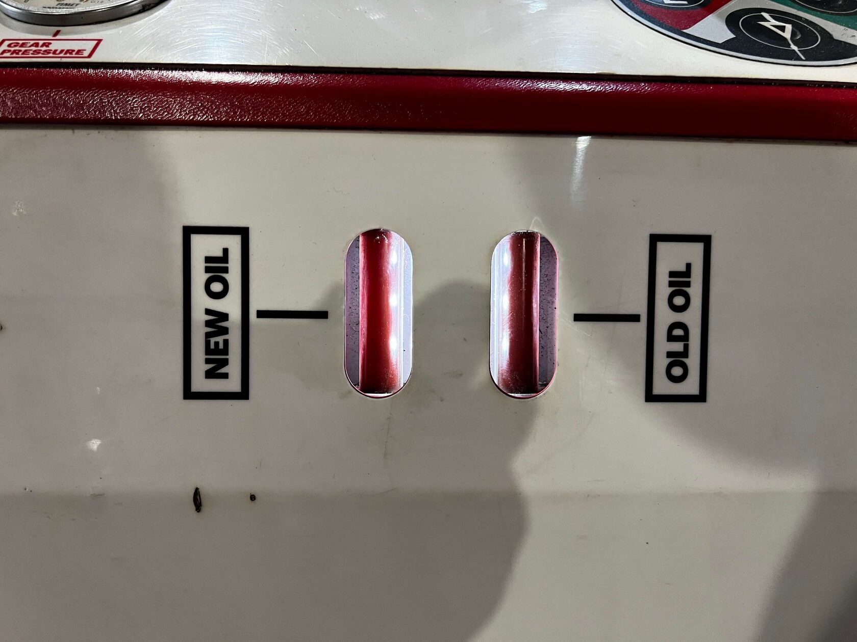 Проверка давления и состояния старого масла