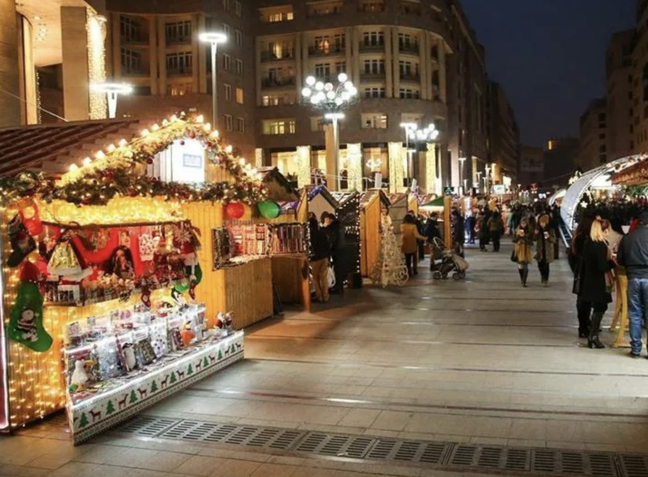 Ереван в декабре. Christmas Market 2022 год Ереван. Северный проспект Ереван зимой. Армения Ереван новый год. Зимний Ереван 2020.