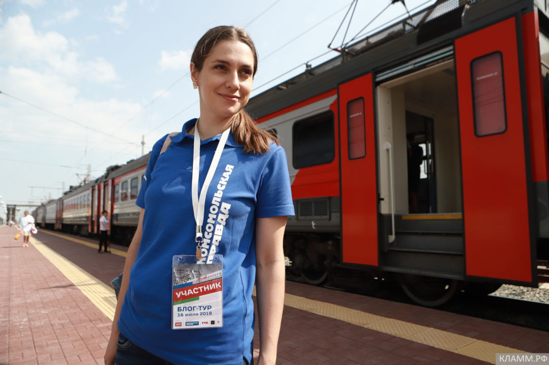 Электричка новосибирск каргат. Поезд Новосибирск Черепаново. Журналистки Комсомолки. Начальник вокзала Каргат. Елена Фомичёва электричка Новосибирск.