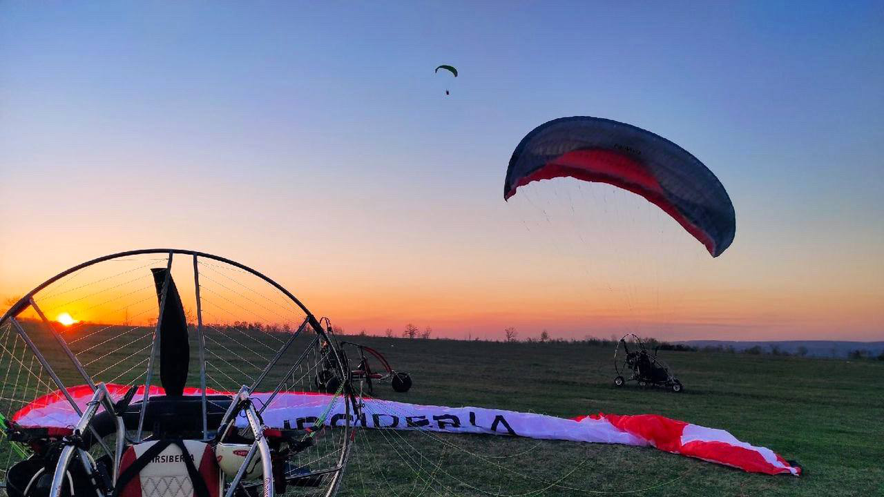 фото нанесения макияжа на лицо девушки 
