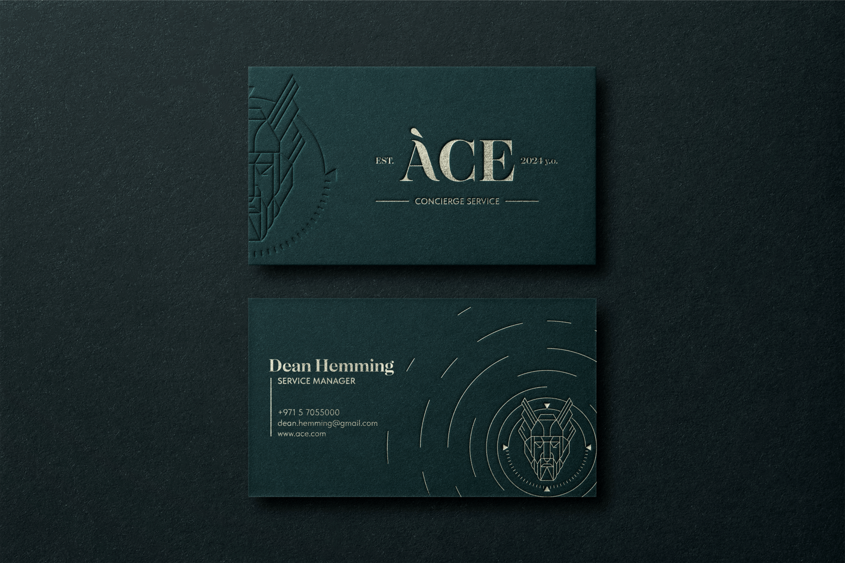 Дизайн визитки в темно-зеленом цвете для бизнеса
