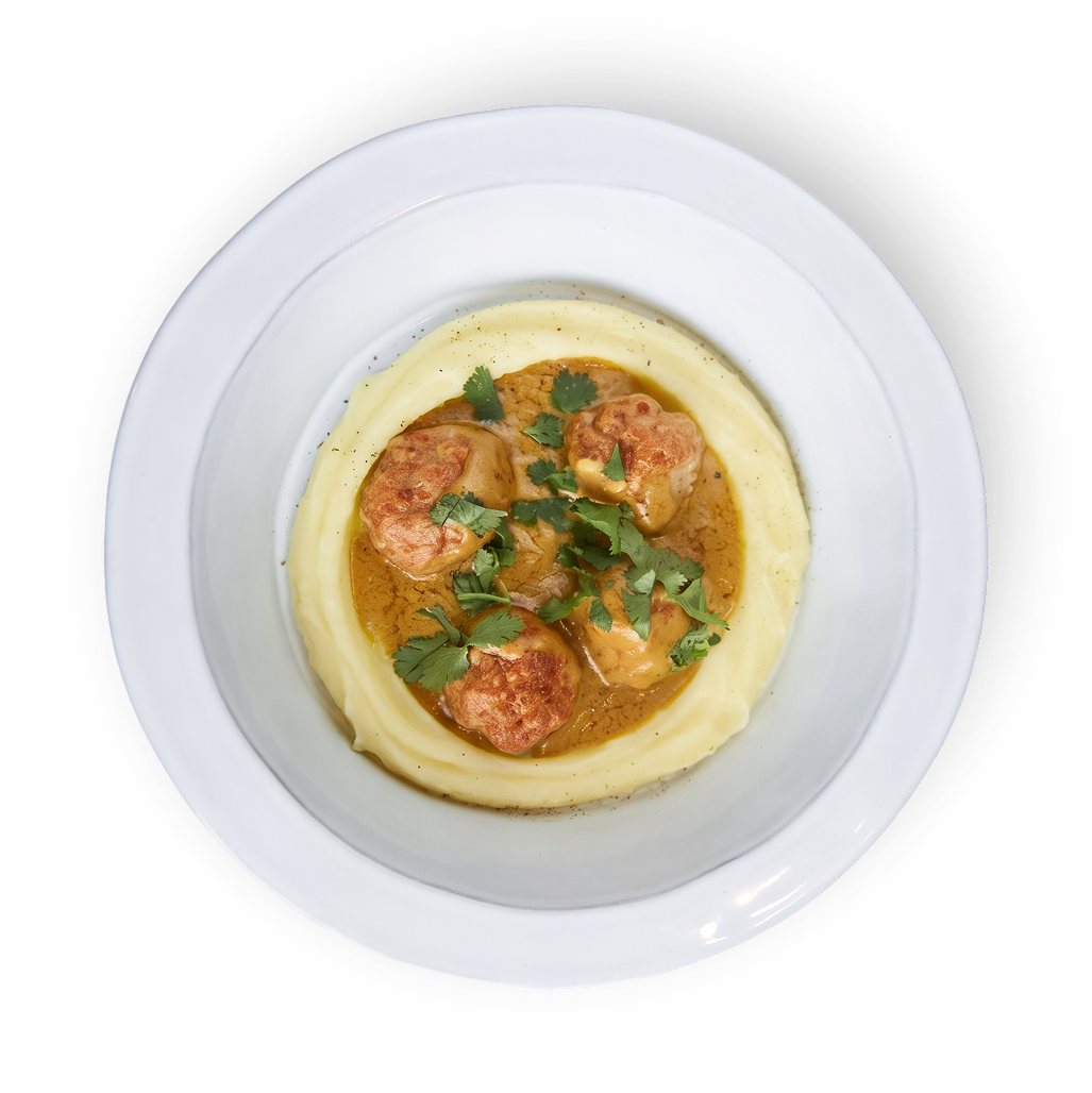 Митболы с картофельным пюре и соусом сатай