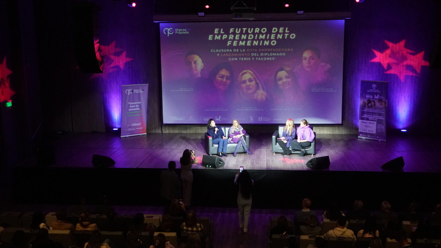 La Sergio presentó el Diplomado “Con tenis y tacones : Autoliderazgo, reprogramación mental y epredimiento o consiente”